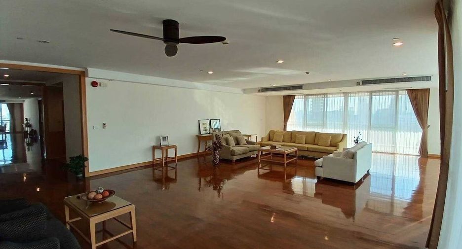 For rent 4 bedrooms apartment in Khlong Toei, Bangkok