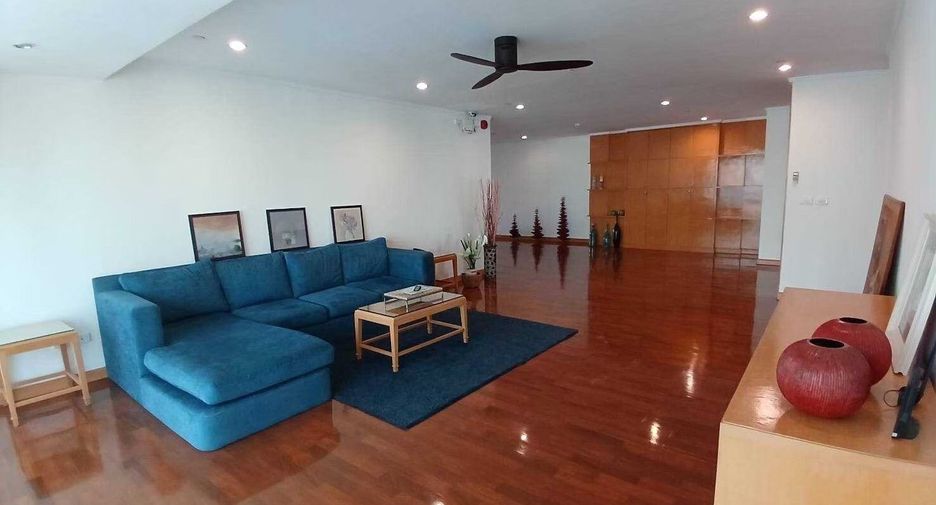 For rent 4 bedrooms apartment in Khlong Toei, Bangkok