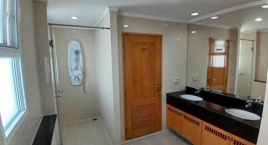 For rent 4 bedrooms apartment in Khlong Toei, Bangkok