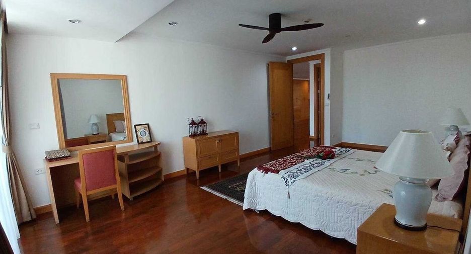 For rent 4 bedrooms apartment in Khlong Toei, Bangkok