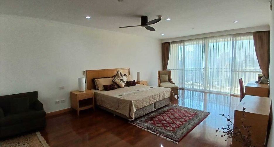 For rent 4 bedrooms apartment in Khlong Toei, Bangkok