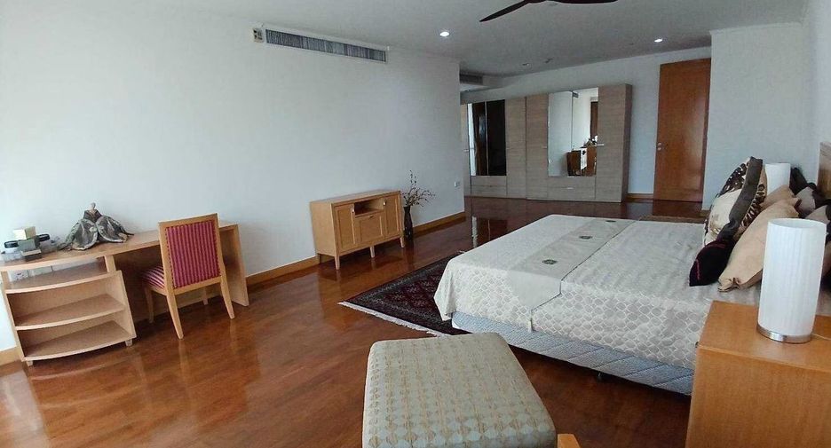 For rent 4 bedrooms apartment in Khlong Toei, Bangkok