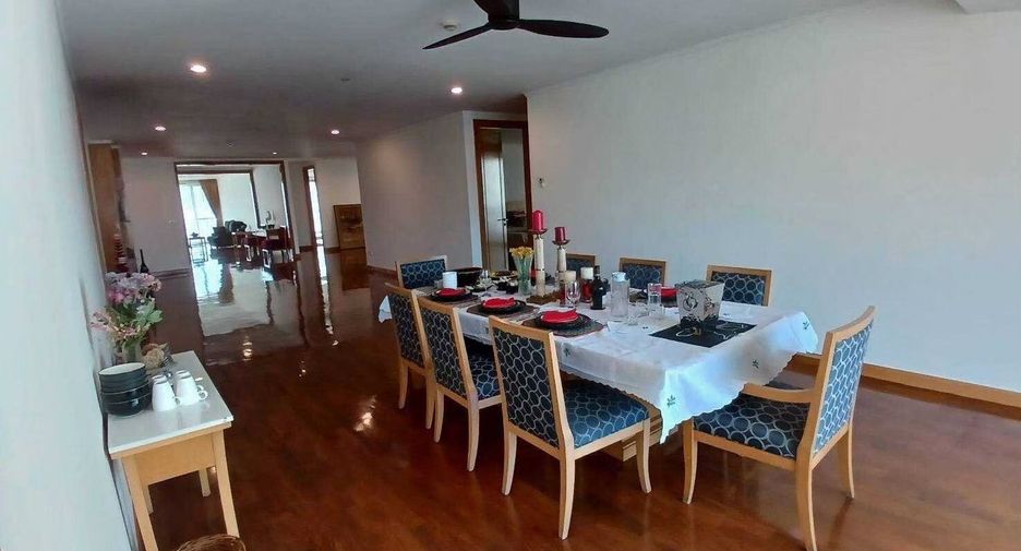 For rent 4 bedrooms apartment in Khlong Toei, Bangkok
