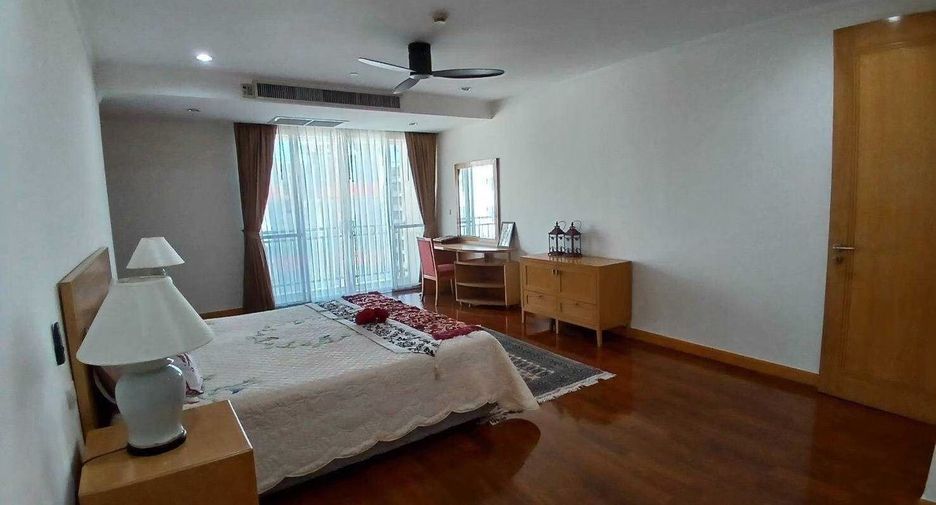 For rent 4 bedrooms apartment in Khlong Toei, Bangkok