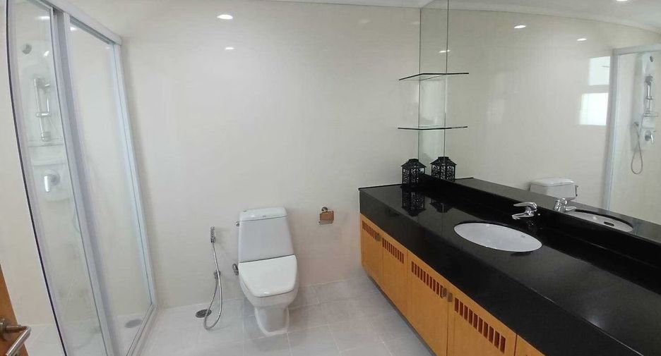 For rent 4 bedrooms apartment in Khlong Toei, Bangkok