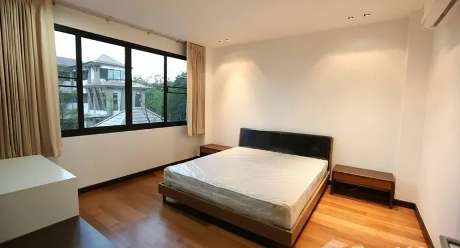For rent 3 bedrooms house in Watthana, Bangkok