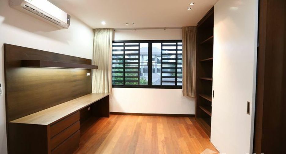 For rent 3 bedrooms house in Watthana, Bangkok