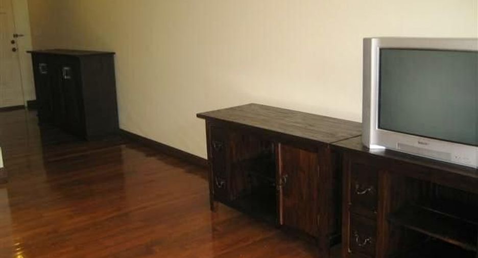 For rent 2 bedrooms condo in Pathum Wan, Bangkok