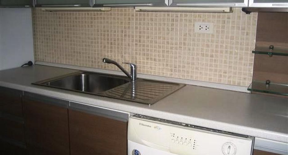 For rent 2 bedrooms condo in Pathum Wan, Bangkok