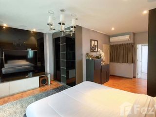 Reihenhaus zur Miete mit 5 Zimmer in Phra Khanong, Bangkok