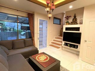 Reihenhaus zur Miete mit 5 Zimmer in Phra Khanong, Bangkok