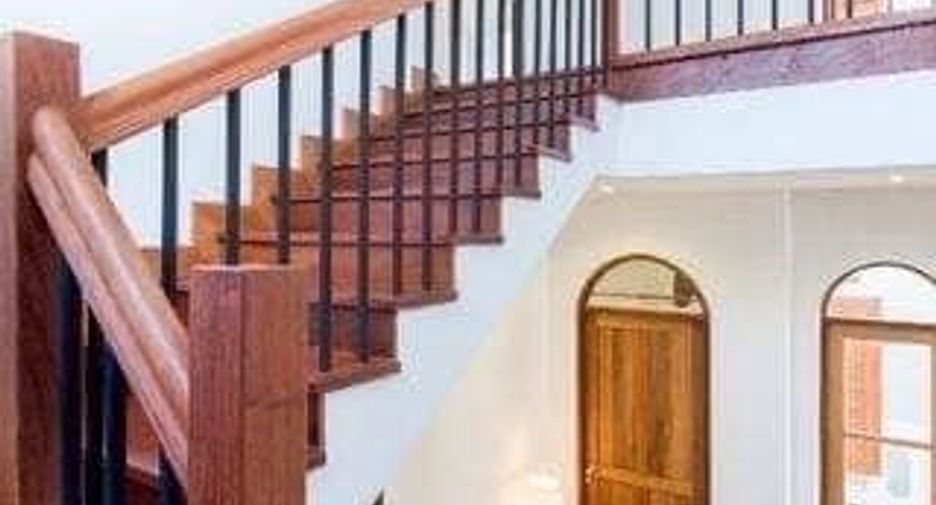 Casa en alquiler de 5 habitaciones en Phra Khanong, Bangkok