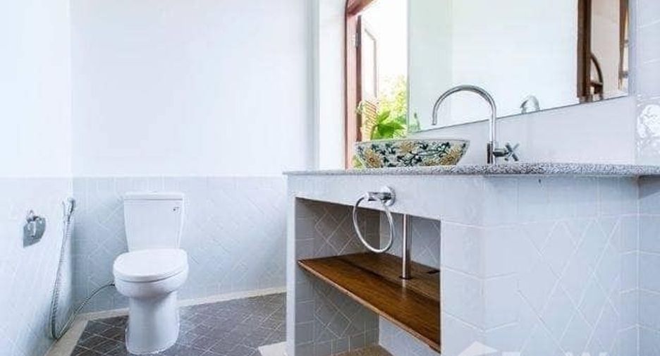 Casa en alquiler de 5 habitaciones en Phra Khanong, Bangkok