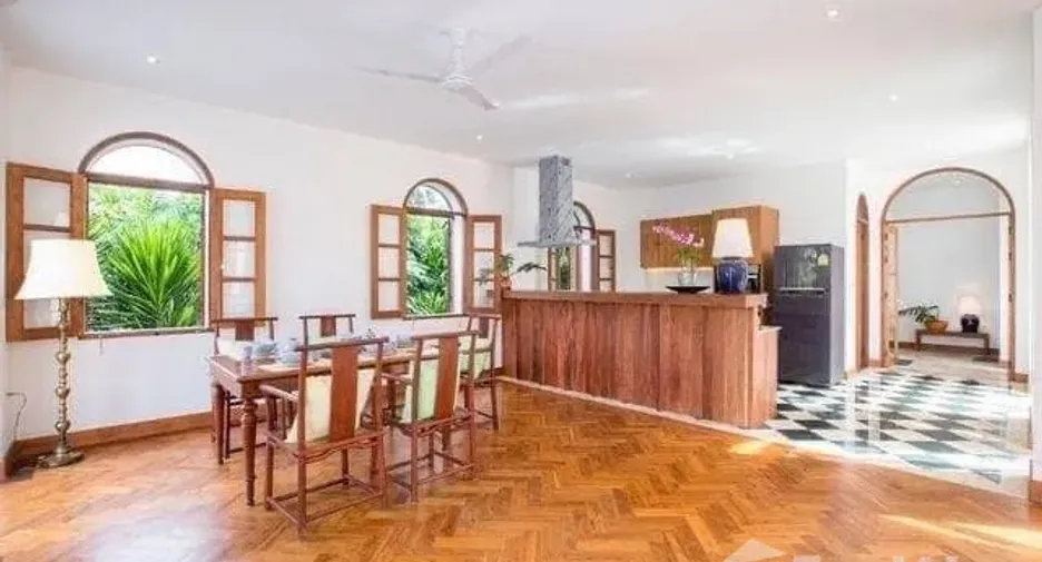 Casa en alquiler de 5 habitaciones en Phra Khanong, Bangkok