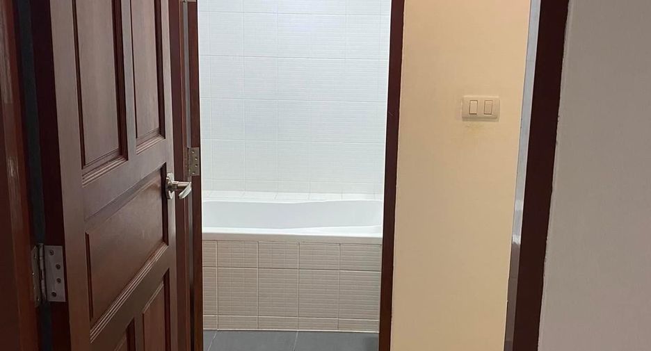 For rent 2 bedrooms condo in Bang Phlat, Bangkok