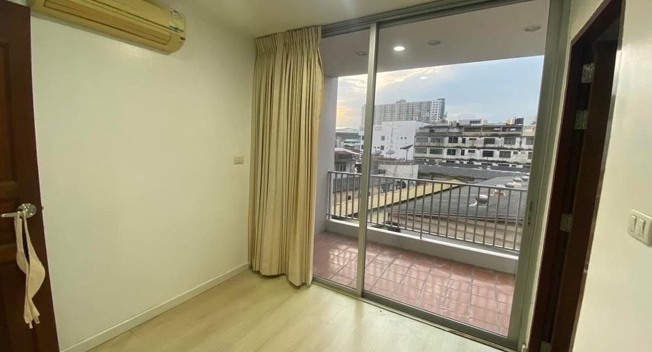 For rent 2 bedrooms condo in Bang Phlat, Bangkok