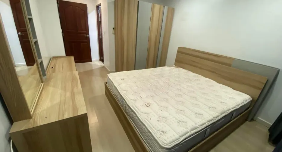 For rent 2 bedrooms condo in Bang Phlat, Bangkok
