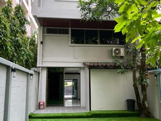 Reihenhaus zur Miete mit 4 Zimmer in Watthana, Bangkok