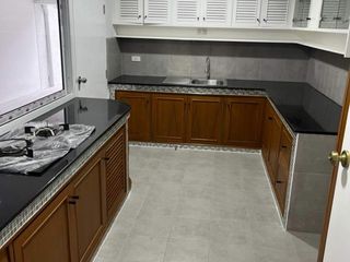 Reihenhaus zur Miete mit 4 Zimmer in Watthana, Bangkok
