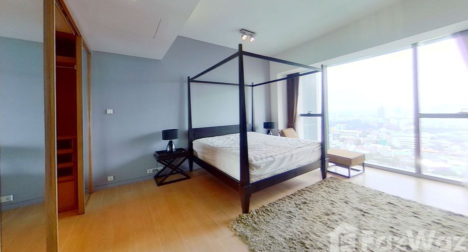For rent 3 bedrooms condo in Sathon, Bangkok