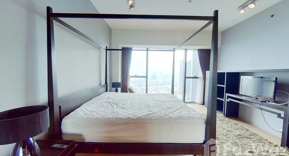 For rent 3 bedrooms condo in Sathon, Bangkok