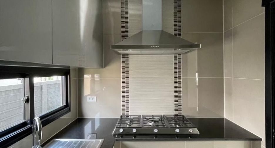 Casa en alquiler de 3 habitaciones en Prawet, Bangkok