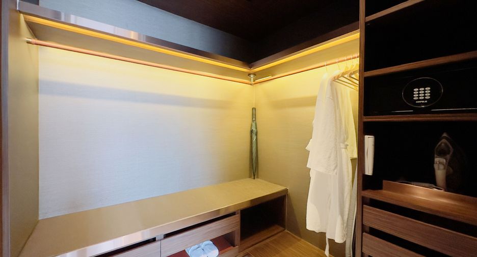 For rent 2 bedrooms condo in Khlong Toei, Bangkok