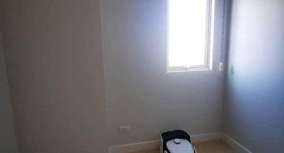 For rent 3 bedrooms condo in Thon Buri, Bangkok