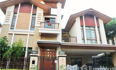 For rent 4 bedrooms house in Watthana, Bangkok