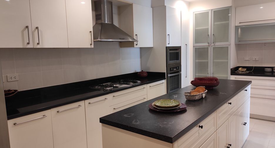 Apartamento en alquiler de 4 habitaciones en Khlong Toei, Bangkok