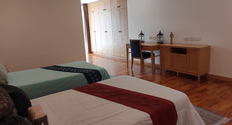For rent 4 bedrooms apartment in Khlong Toei, Bangkok