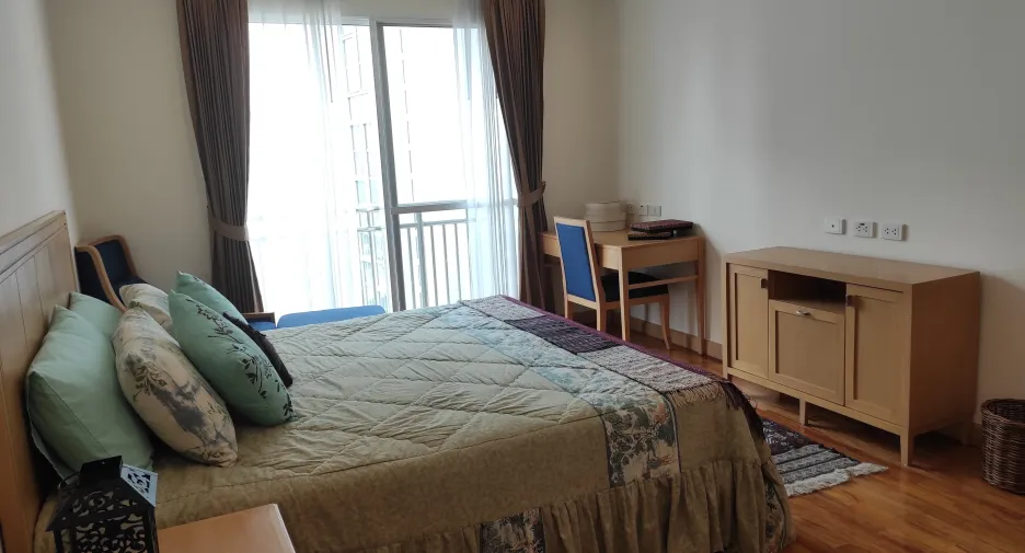 For rent 4 bedrooms apartment in Khlong Toei, Bangkok