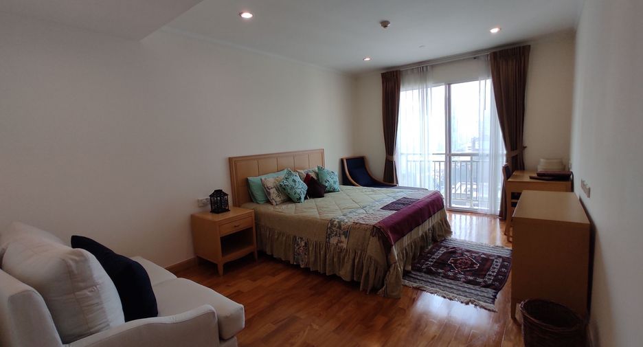 For rent 4 bedrooms apartment in Khlong Toei, Bangkok
