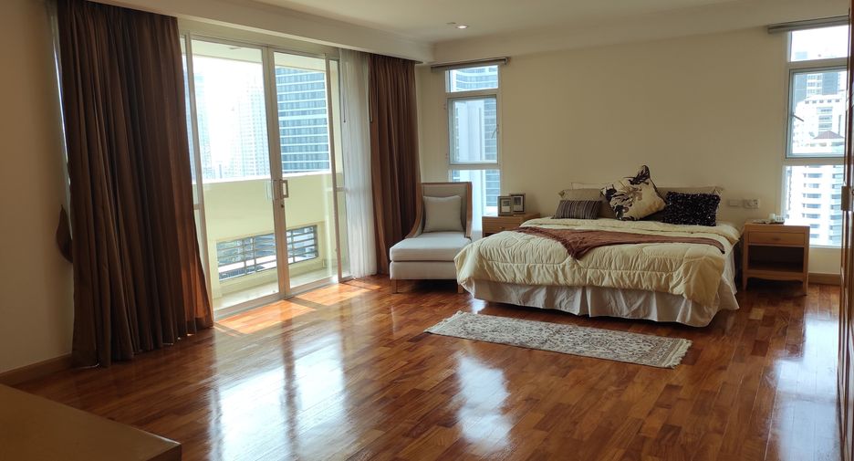 For rent 4 bedrooms apartment in Khlong Toei, Bangkok