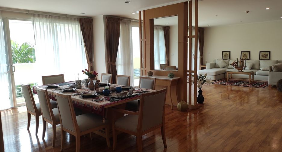 For rent 4 bedrooms apartment in Khlong Toei, Bangkok