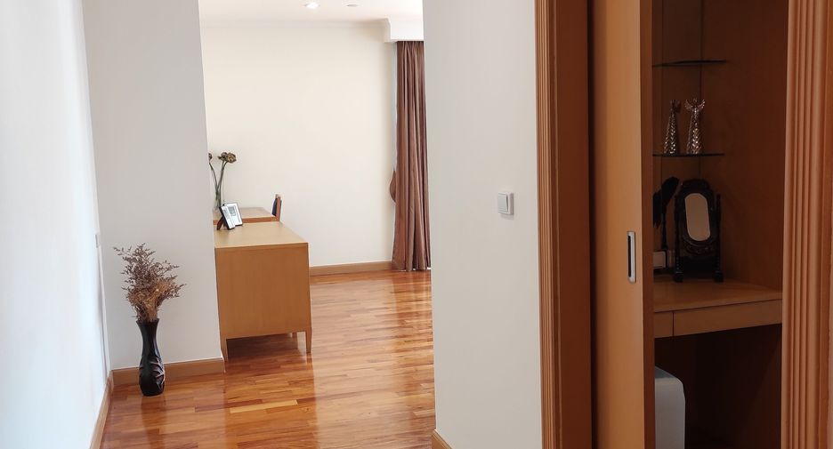 Apartamento en alquiler de 4 habitaciones en Khlong Toei, Bangkok
