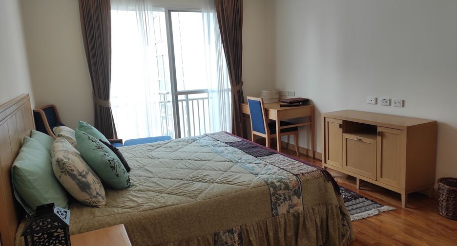For rent 4 bedrooms apartment in Khlong Toei, Bangkok