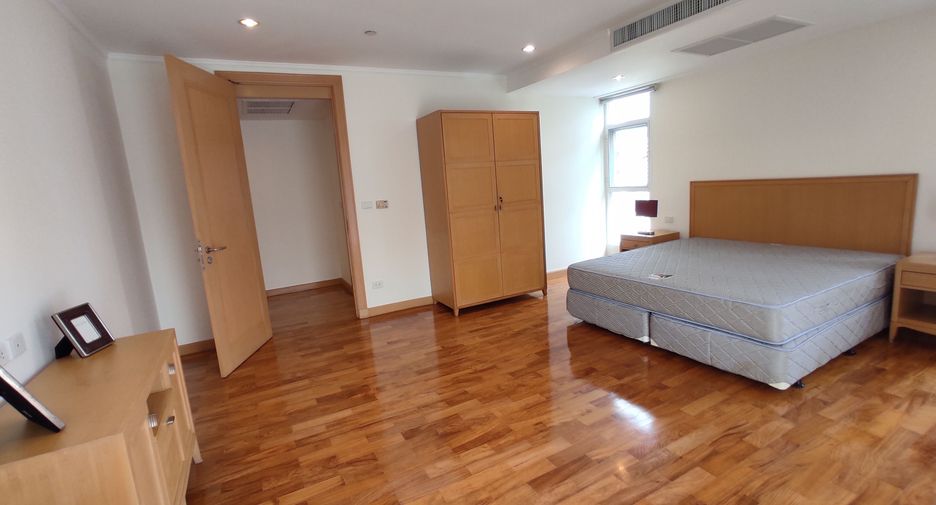 For rent 4 bedrooms apartment in Khlong Toei, Bangkok