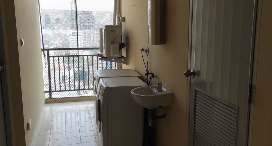 For rent 4 bedrooms apartment in Khlong Toei, Bangkok