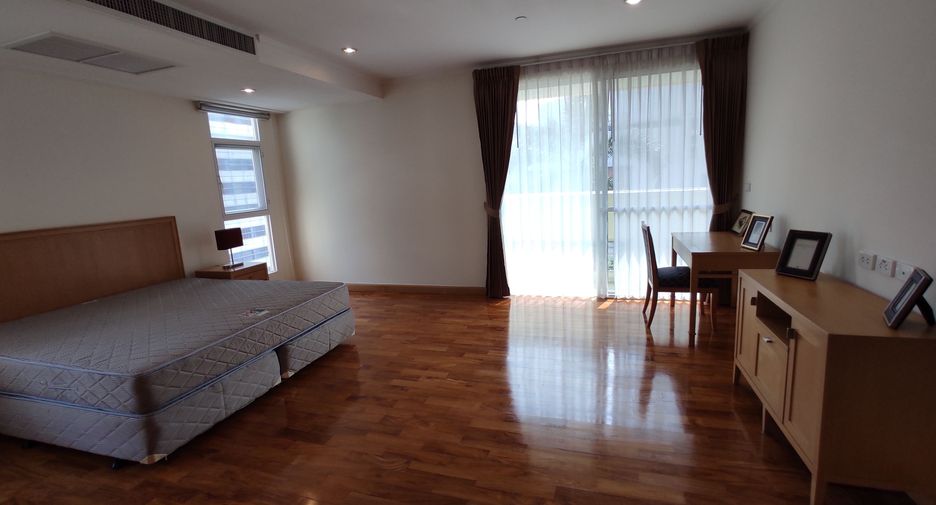 For rent 4 bedrooms apartment in Khlong Toei, Bangkok