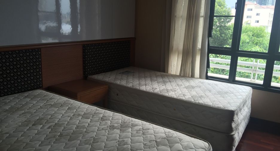 For rent 2 bedrooms condo in Watthana, Bangkok