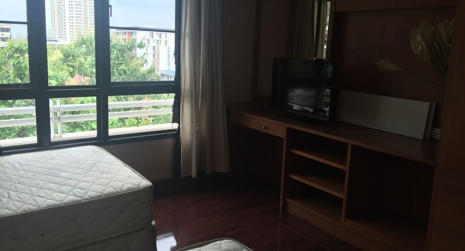 For rent 2 bedrooms condo in Watthana, Bangkok