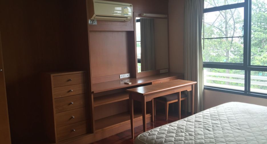 For rent 2 bedrooms condo in Watthana, Bangkok