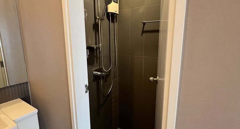 Condo en alquiler de 2 habitaciones en Huai Khwang, Bangkok