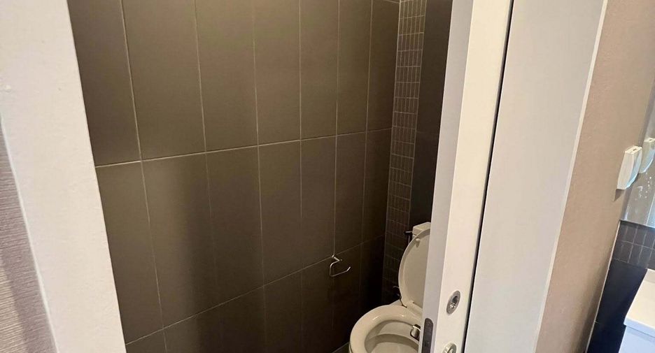 Condo en alquiler de 2 habitaciones en Huai Khwang, Bangkok