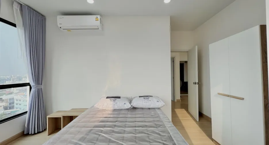 For rent 2 bedrooms condo in Khlong San, Bangkok