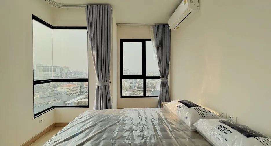 For rent 2 bedrooms condo in Khlong San, Bangkok