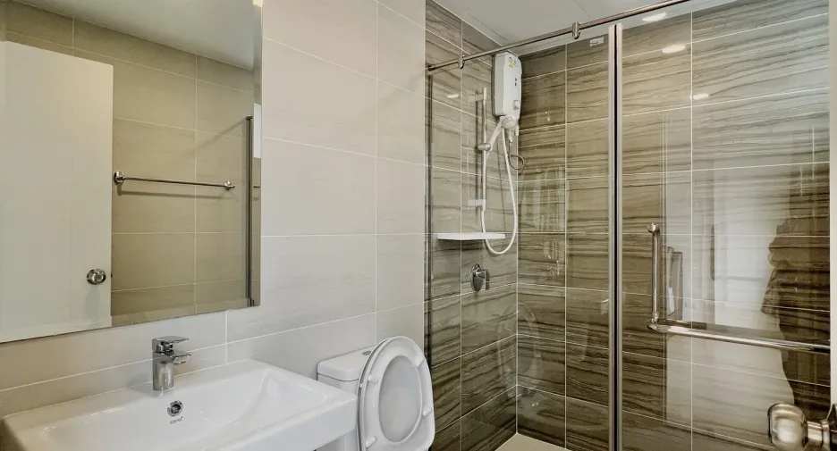 For rent 2 bedrooms condo in Khlong San, Bangkok