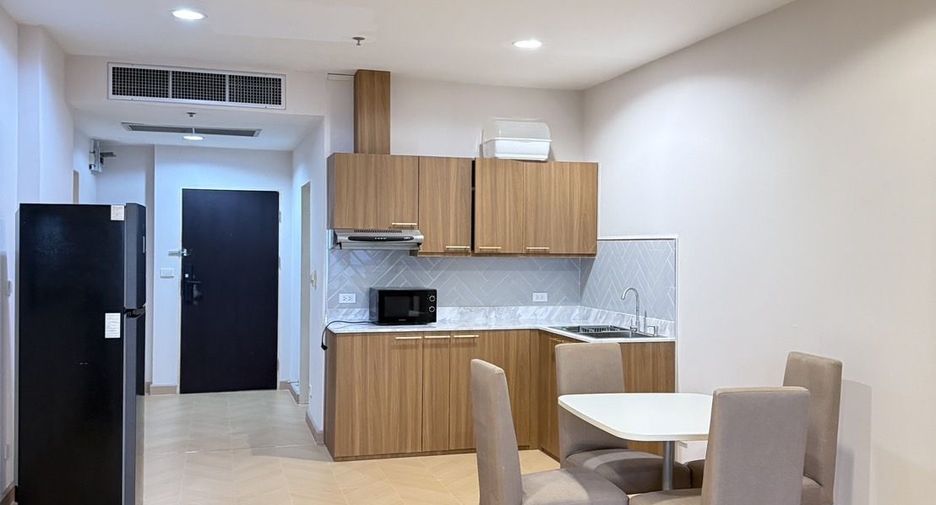 For rent 2 bedrooms condo in Pathum Wan, Bangkok