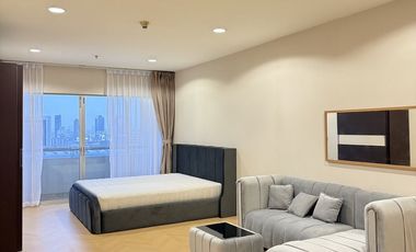 For rent 2 bedrooms condo in Pathum Wan, Bangkok